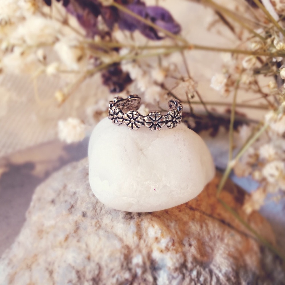 DAISY TOE RING